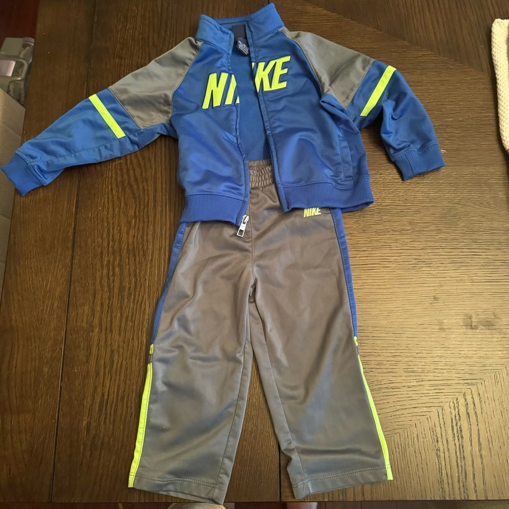 Nike track set